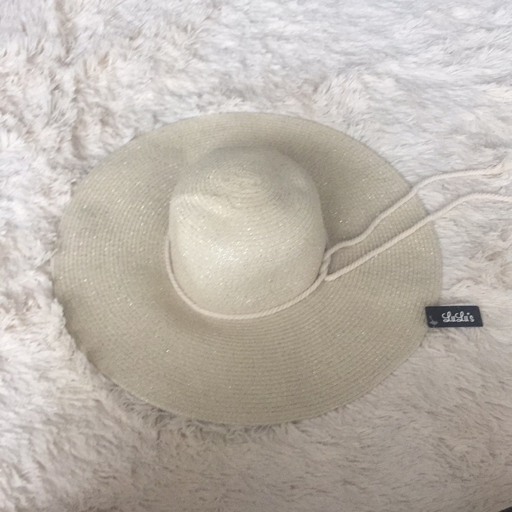 Lulu’s floppy sun hat